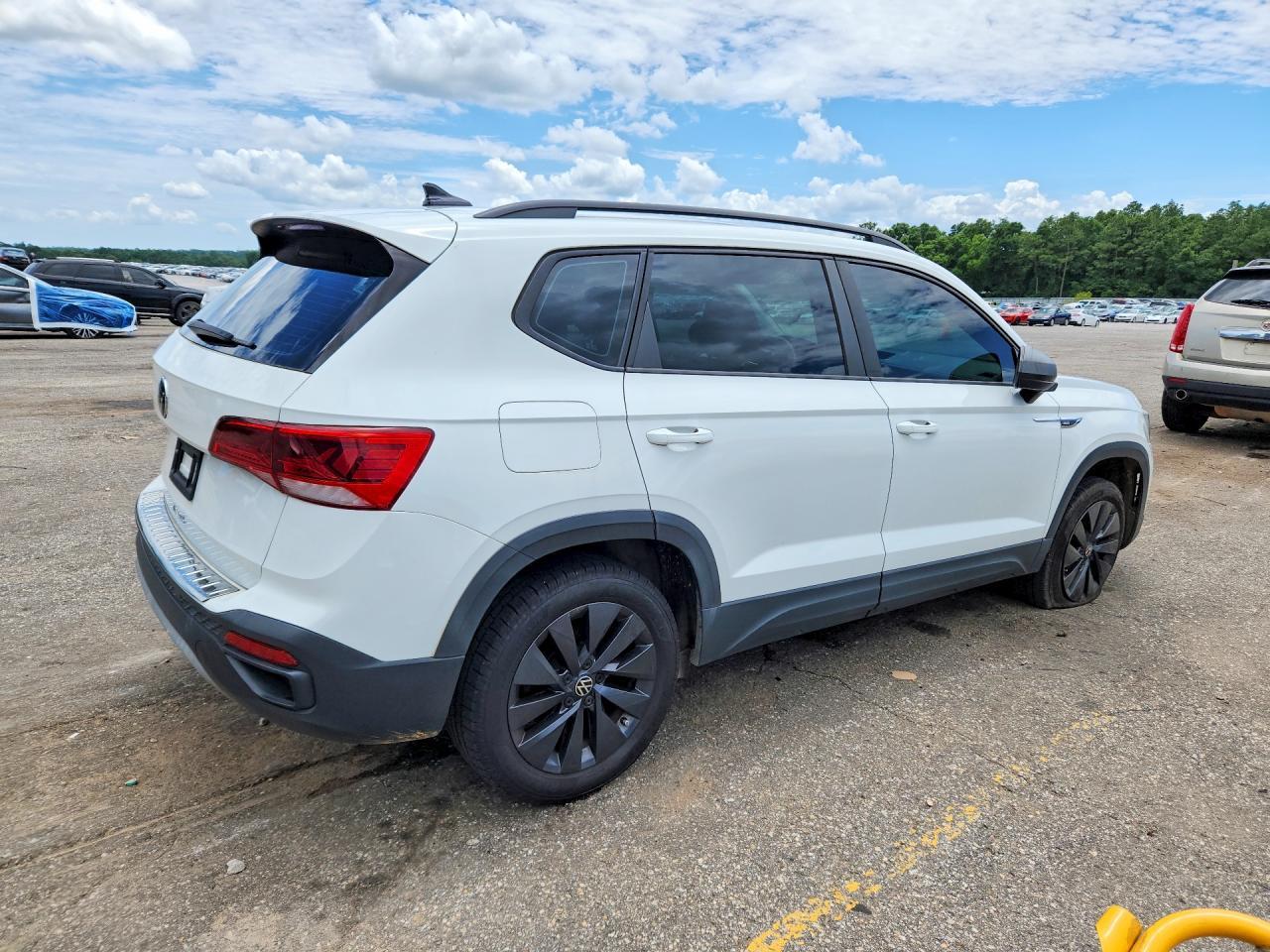 2022 Volkswagen Taos S - Фото 3