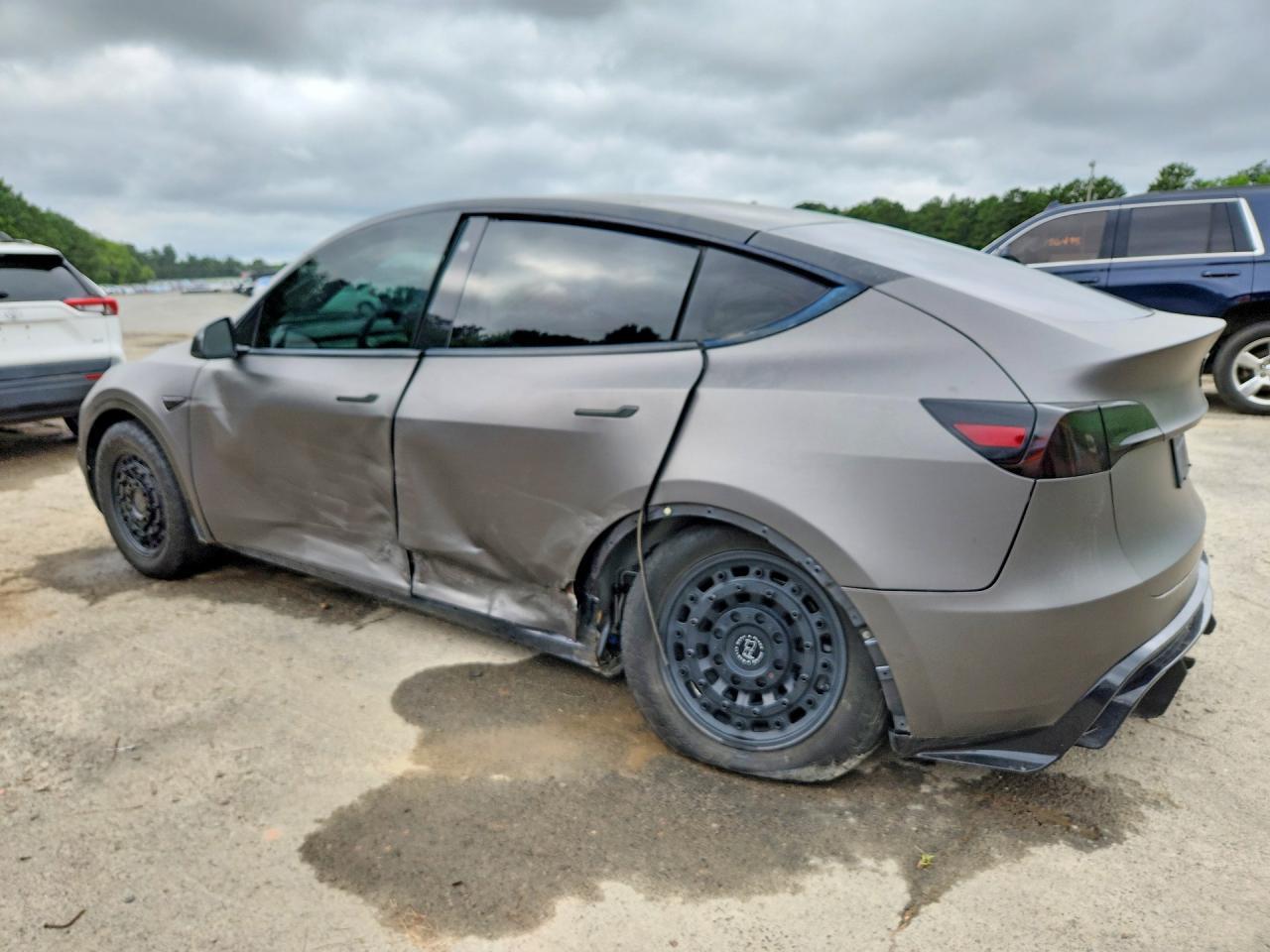 2021 Tesla Model Y - Image 2
