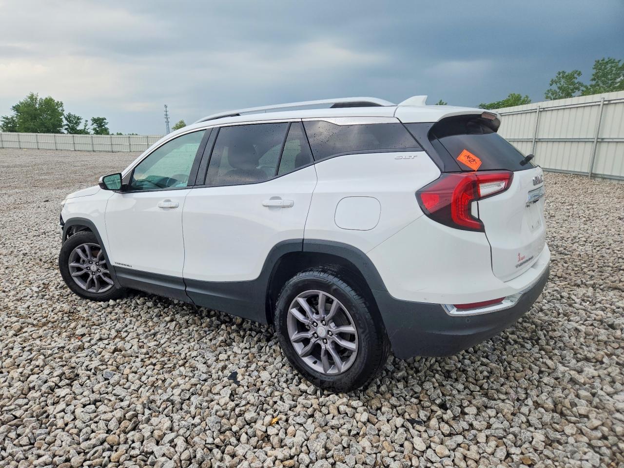 2023 GMC Terrain Slt - Image 2