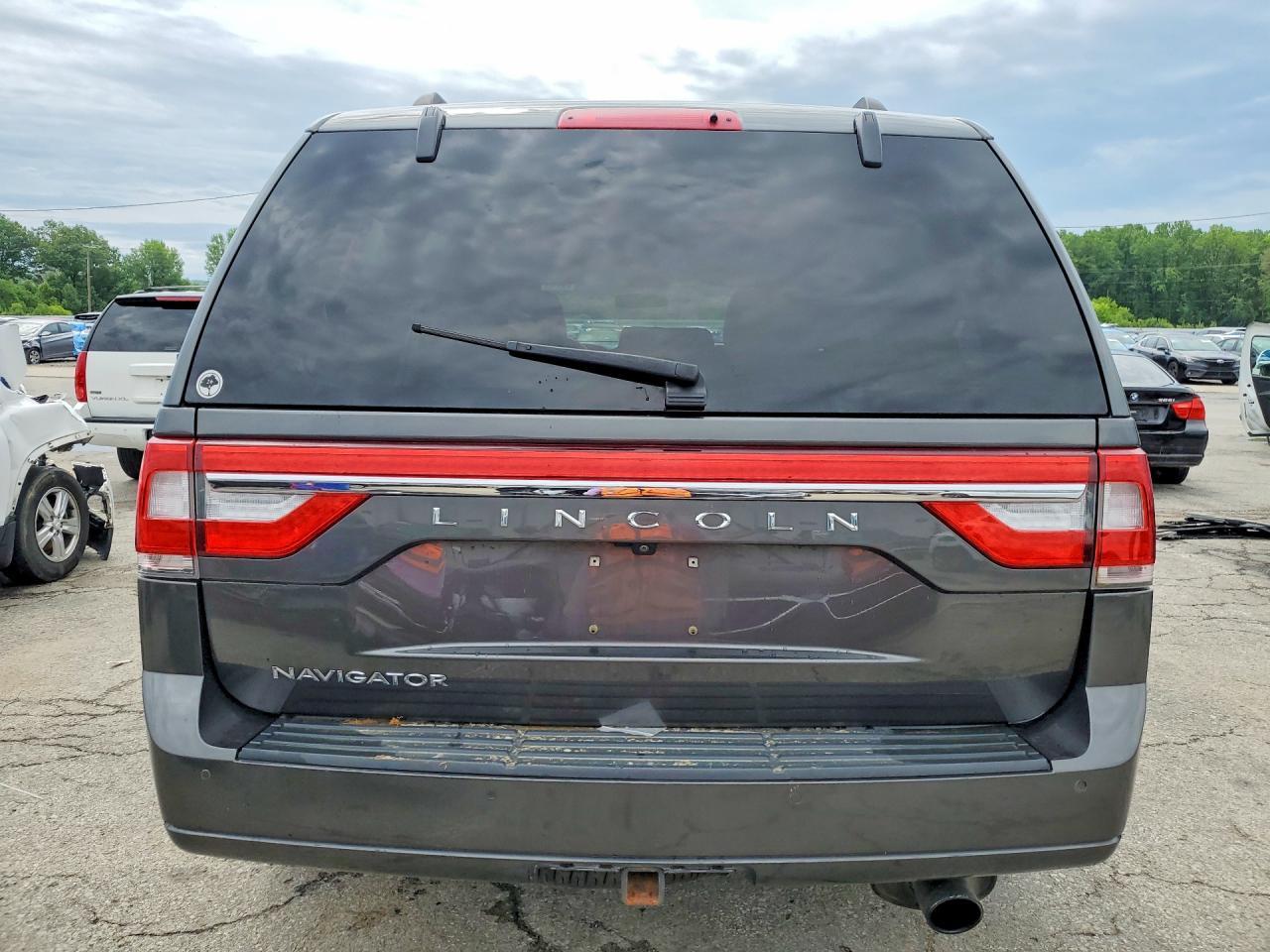 2017 Lincoln Navigator Select - Image 6