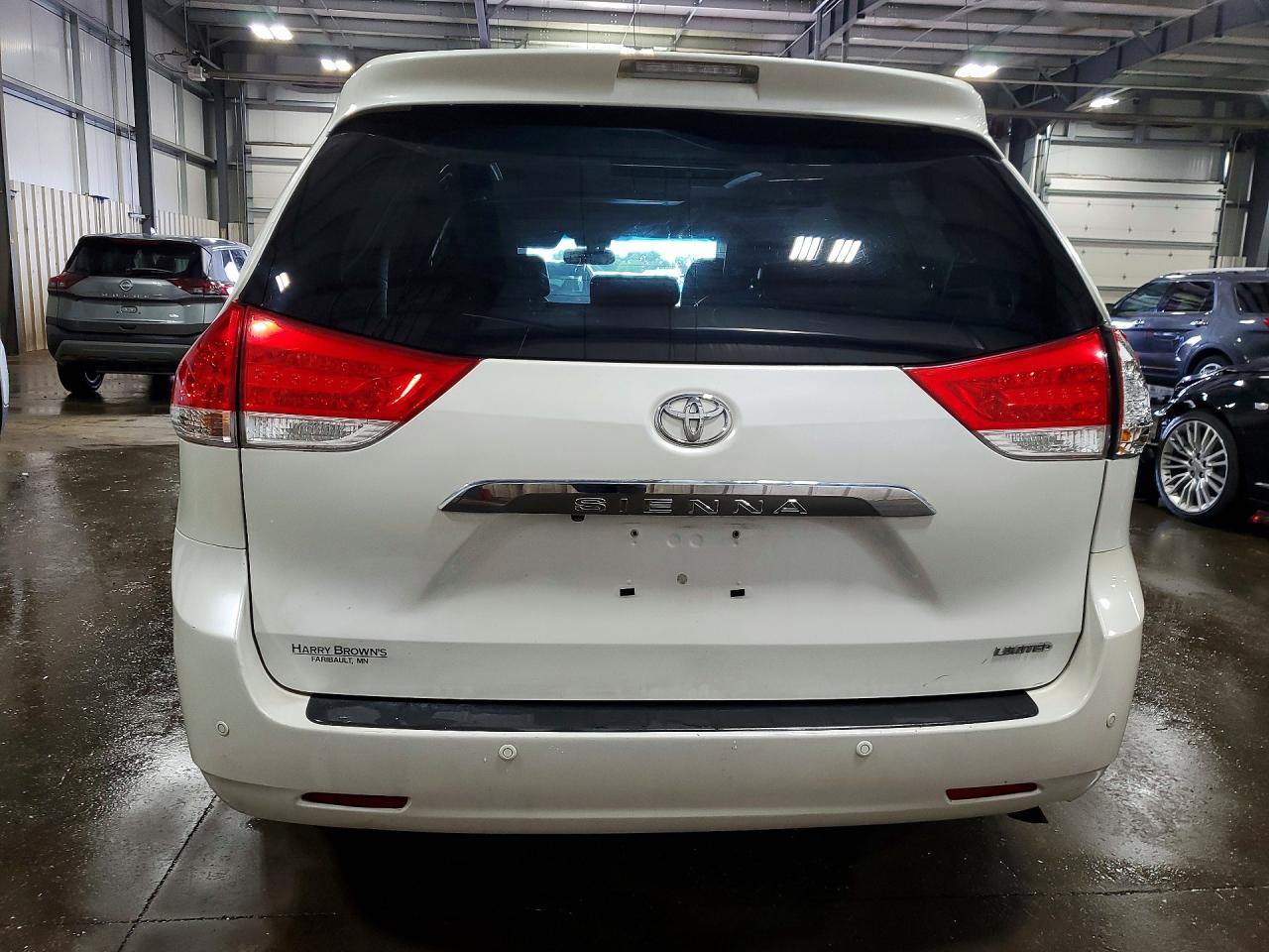 2013 Toyota Sienna Limited 7-Passenger - Фото 6