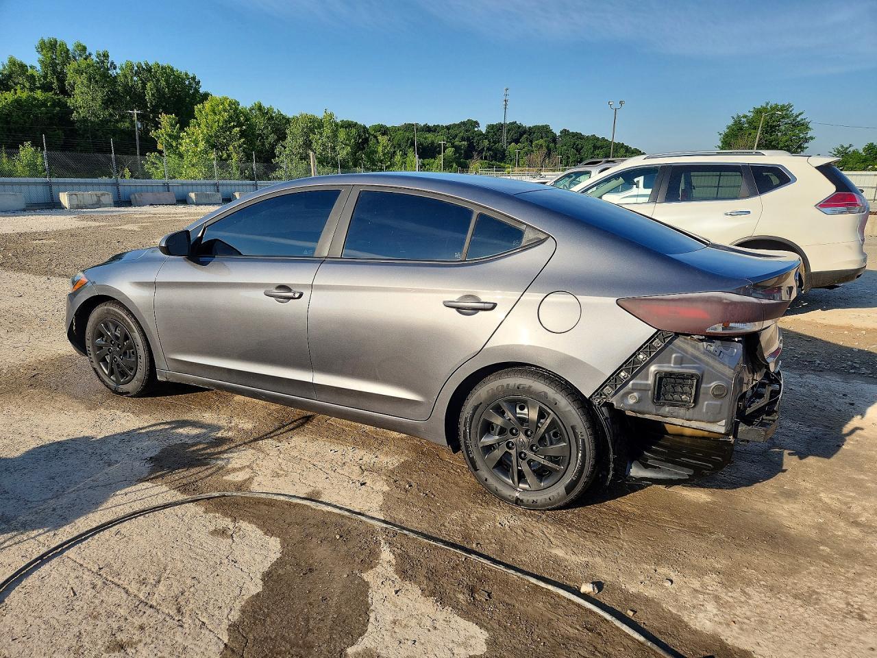 2018 Hyundai Elantra Se - Image 2