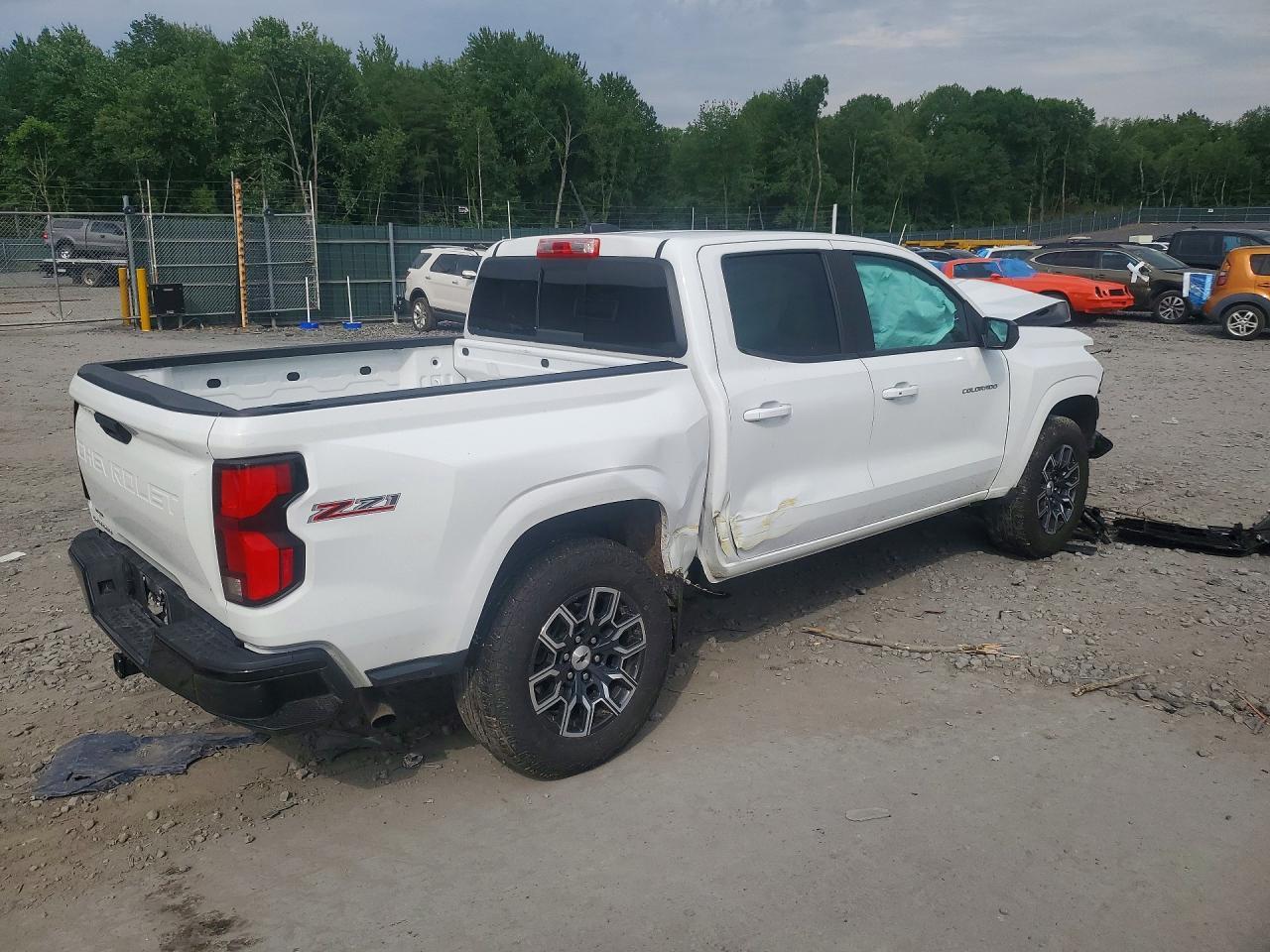 2024 Chevrolet Colorado Z71 - Image 3