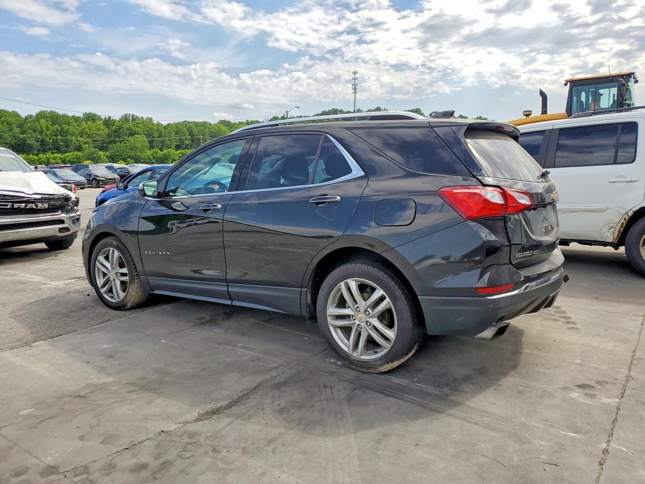 2020 Chevrolet Equinox - Фото 2