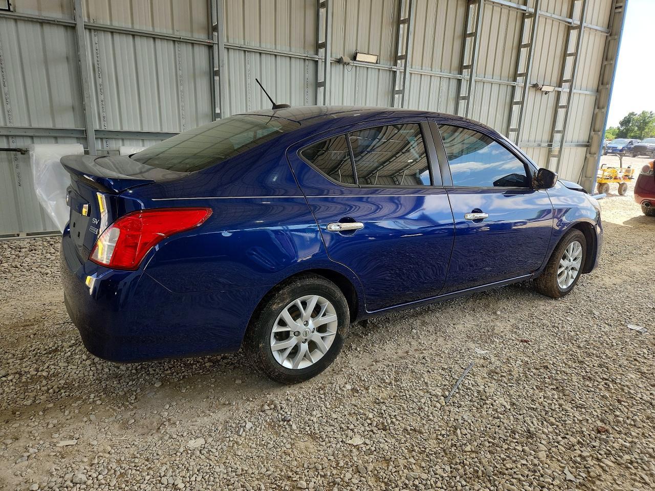 2018 Nissan Versa Sv - Фото 3