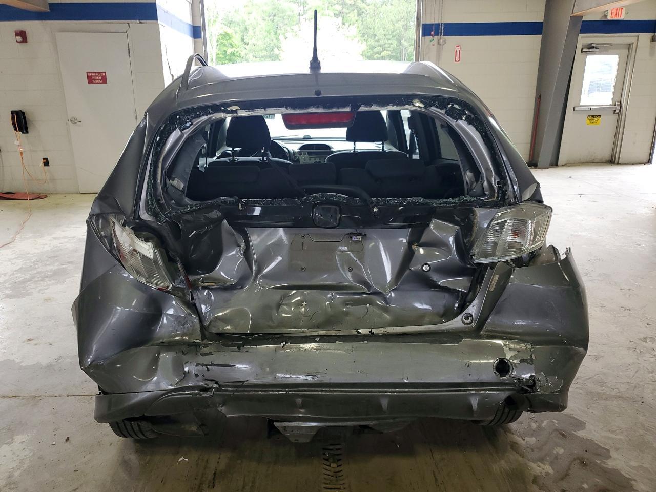 2010 Honda Fit - Image 6