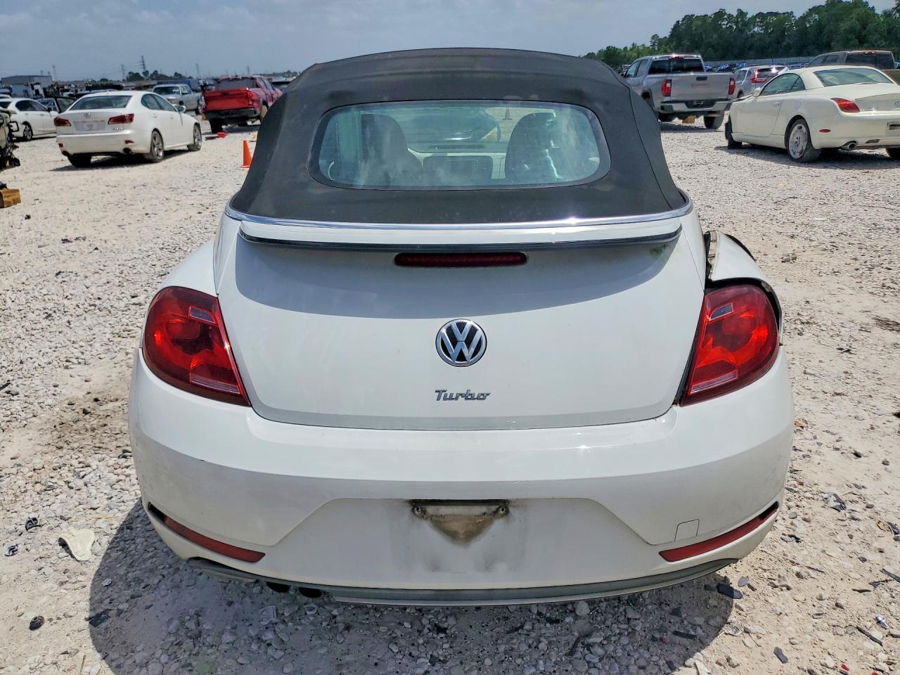 2017 Volkswagen Beetle S/Se - Фото 6