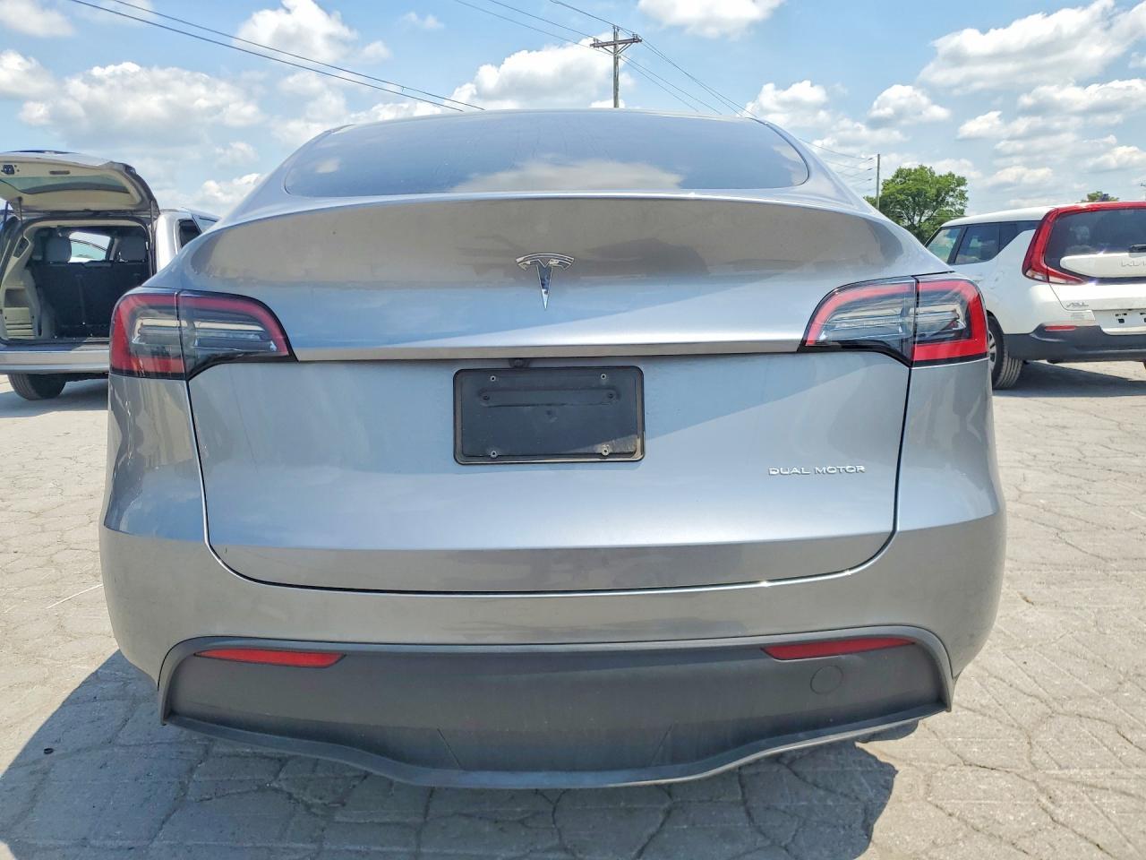 2024 Tesla Model Y - Фото 6