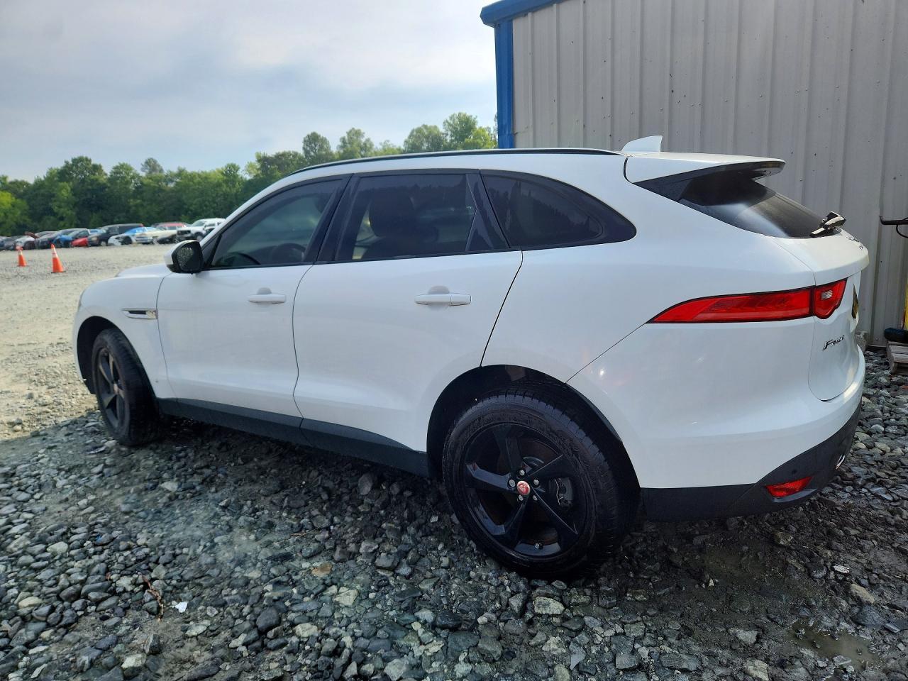 2018 Jaguar F-Pace Premium - Image 2