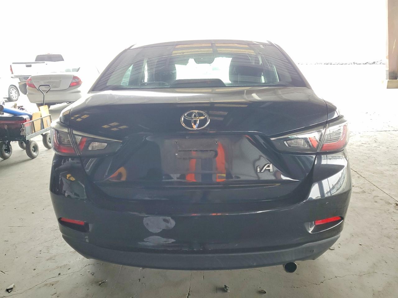 2017 Toyota Yaris Ia Base - Фото 6
