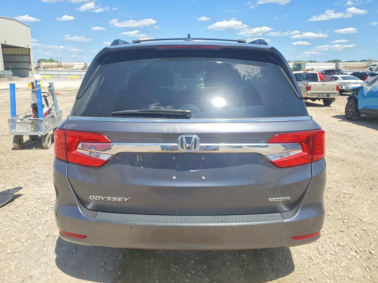 2019 Honda Odyssey Touring - Image 6