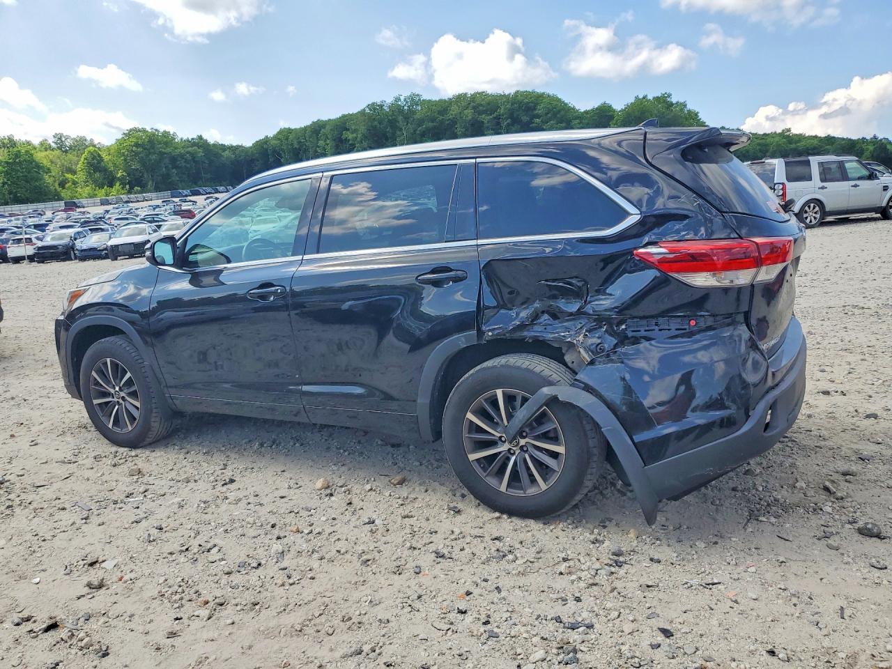 2018 Toyota Highlander - Фото 2
