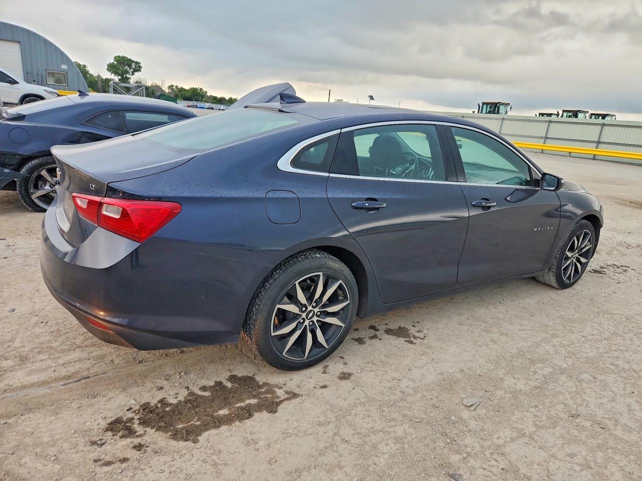 2018 Chevrolet Malibu Lt - Image 3