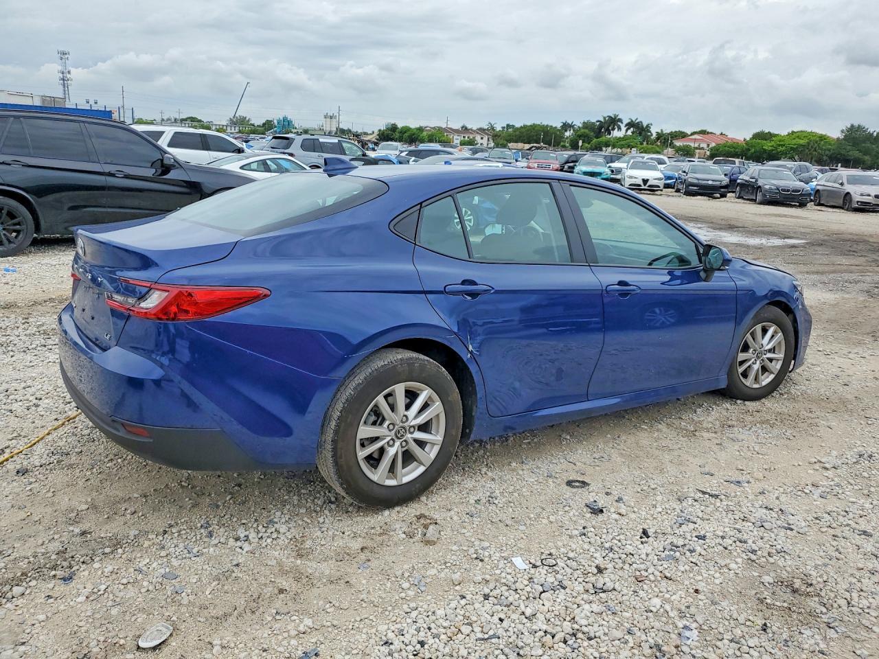 2025 Toyota Camry Le - Image 3