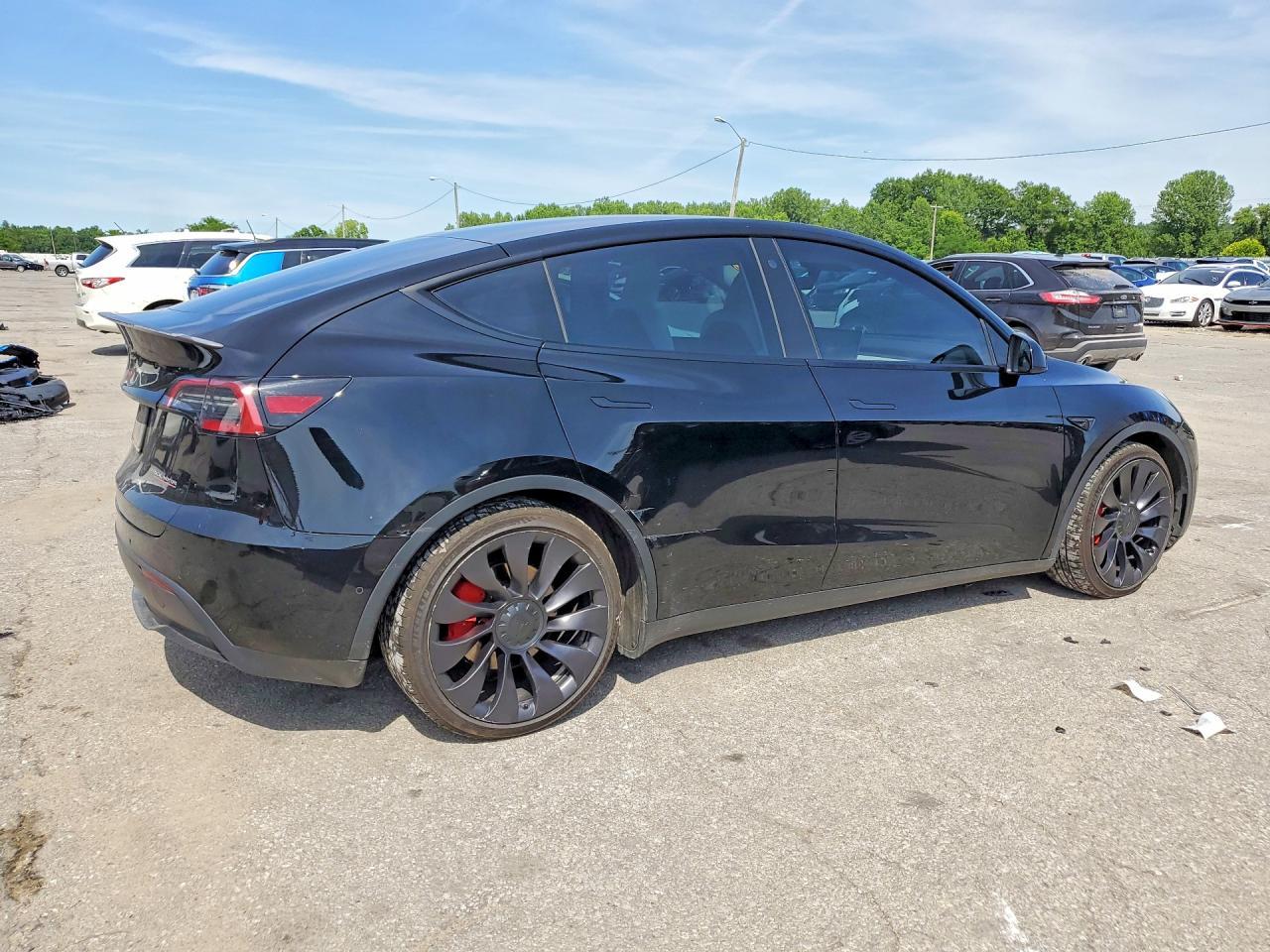 2022 Tesla Model Y - Фото 3