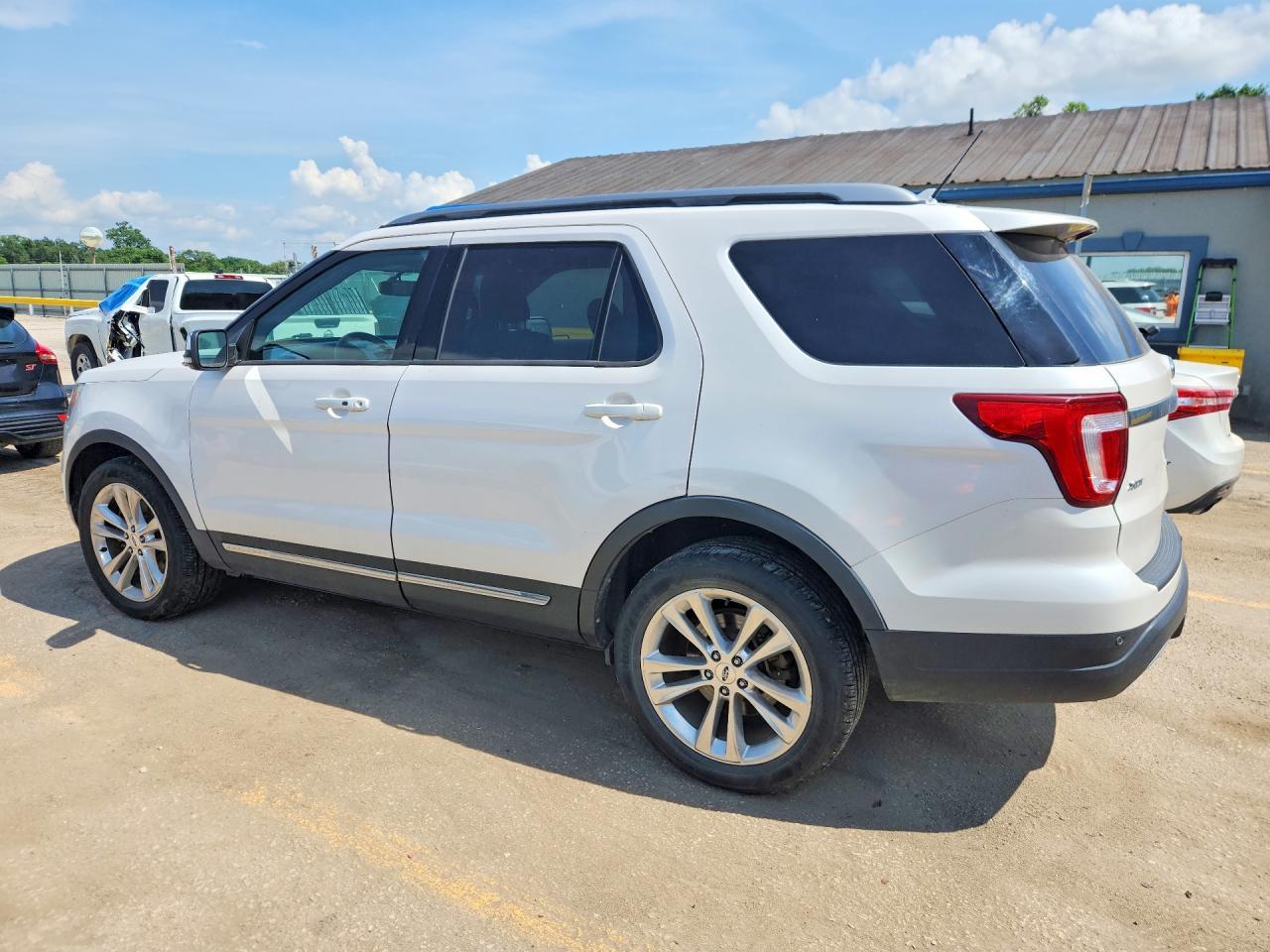 2019 Ford Explorer Xlt - Фото 2