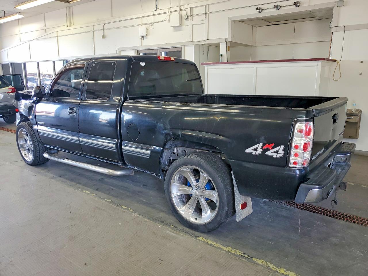 1999 Chevrolet Silverado - Фото 2