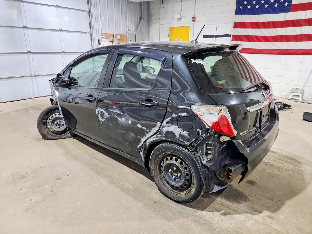 2012 Toyota Yaris 5-Door Le - Фото 2