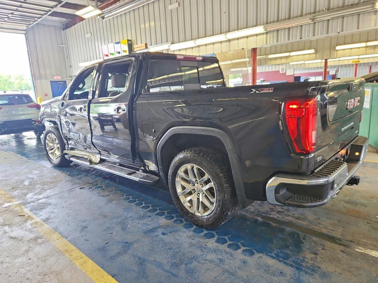 2020 GMC Sierra K1500 Slt - Image 2