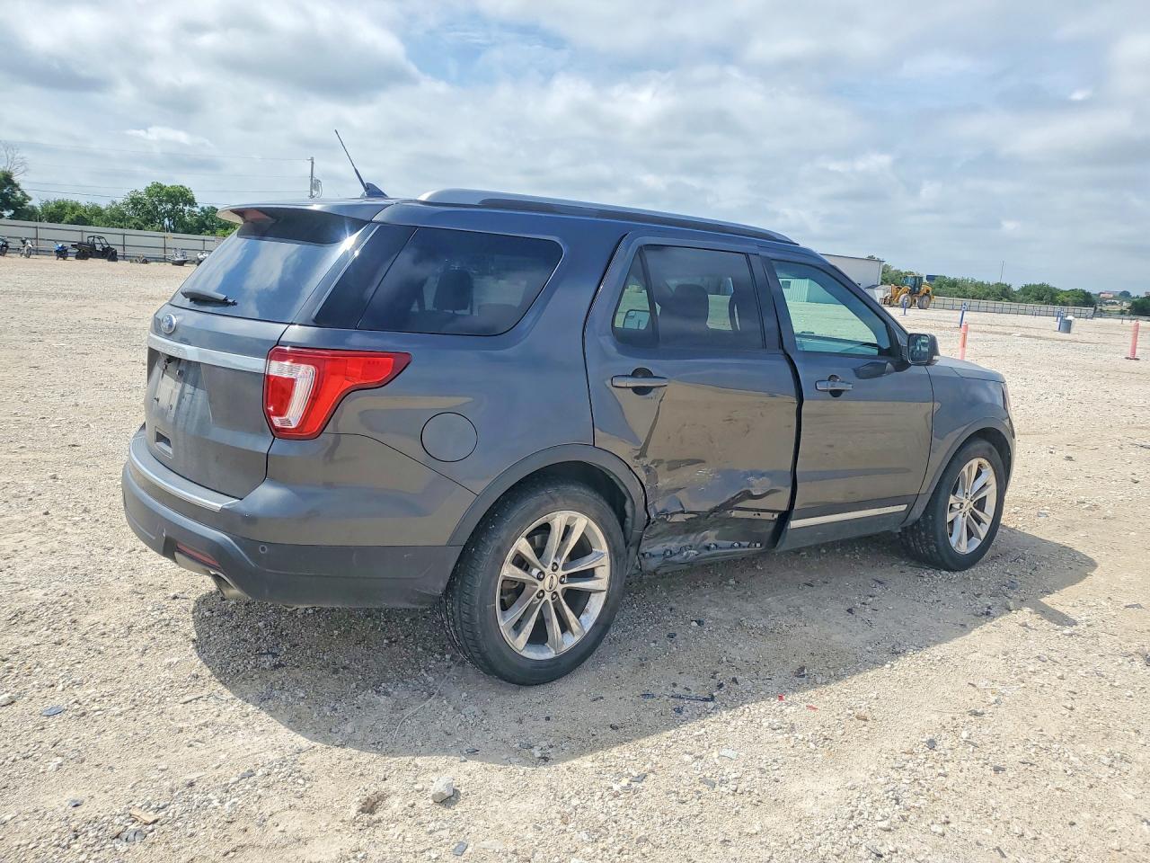2018 Ford Explorer Xlt - Фото 3