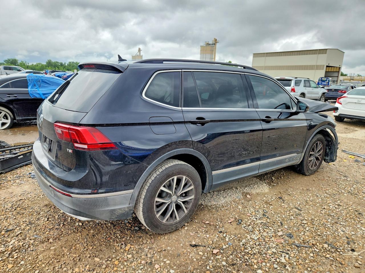 2018 Volkswagen Tiguan Se - Фото 3