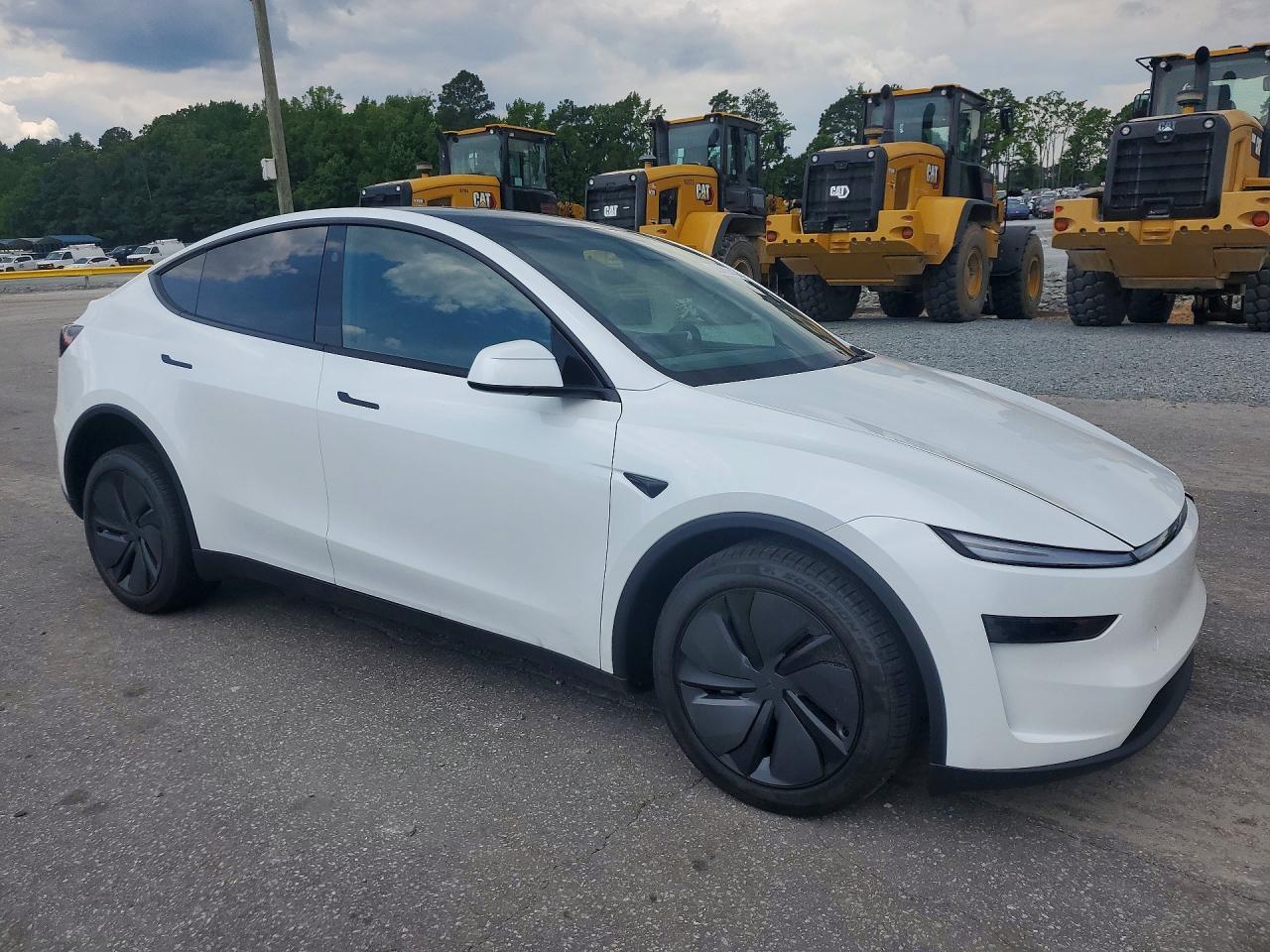 2026 Tesla Model Y - Фото 4