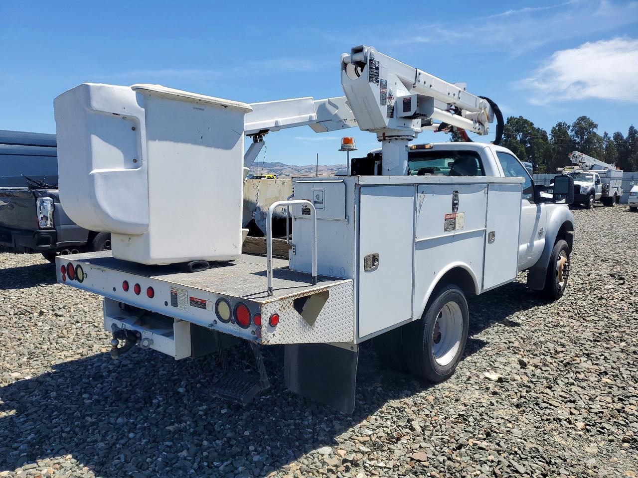 2011 Ford F550 Super - Image 3