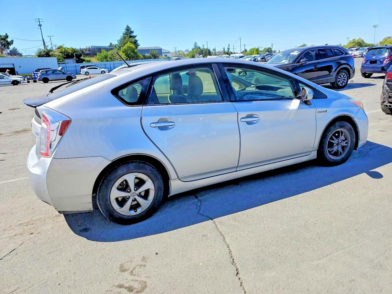 2015 Toyota Prius Three - Фото 3
