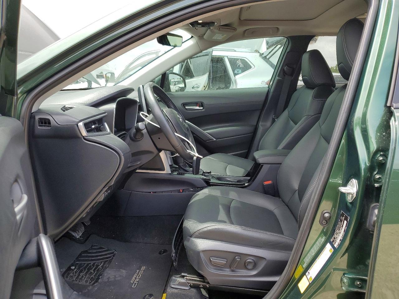 2022 Toyota Corolla Cross Xle - Image 7