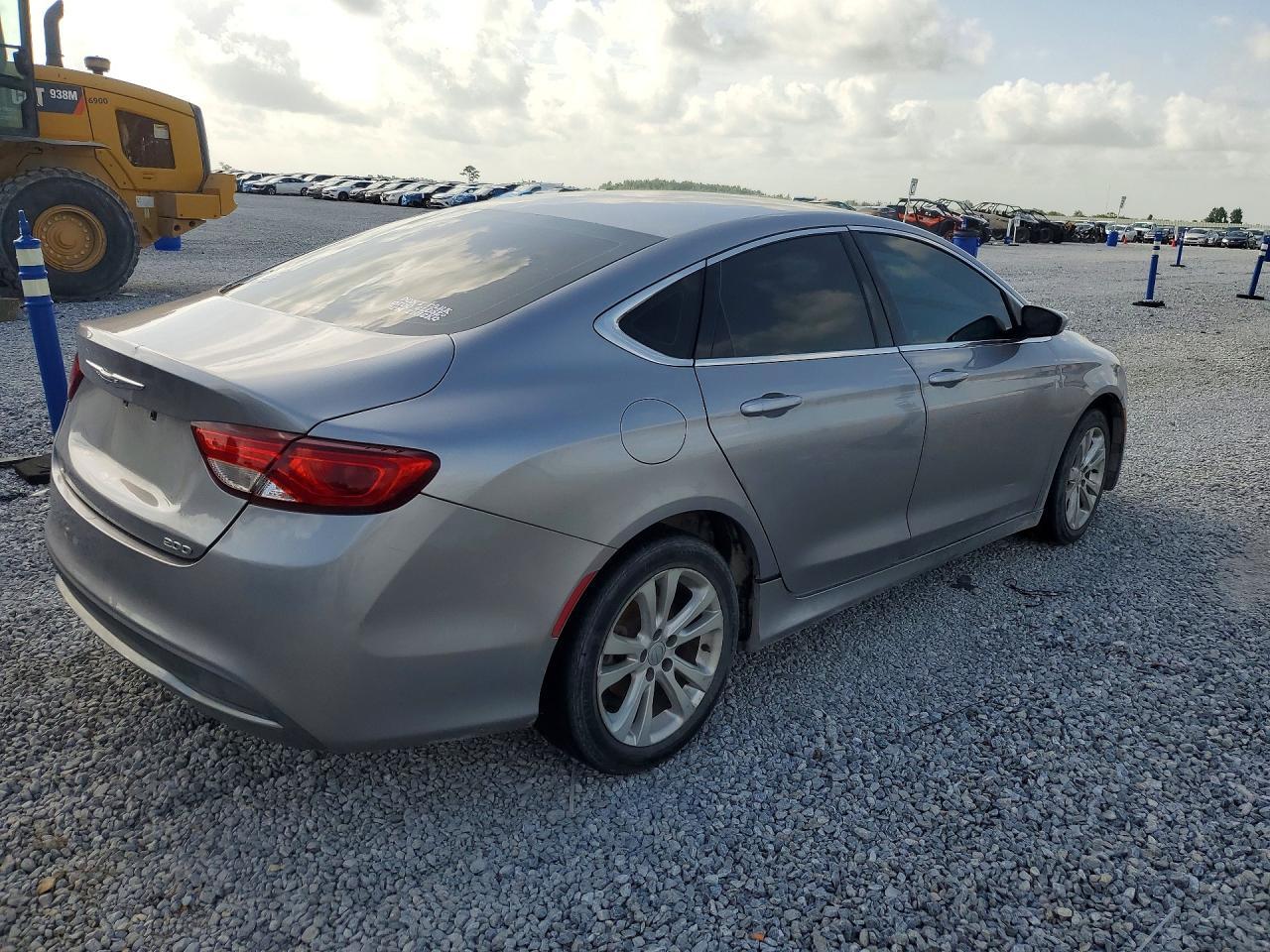 2015 Chrysler 200 Limited - Фото 3