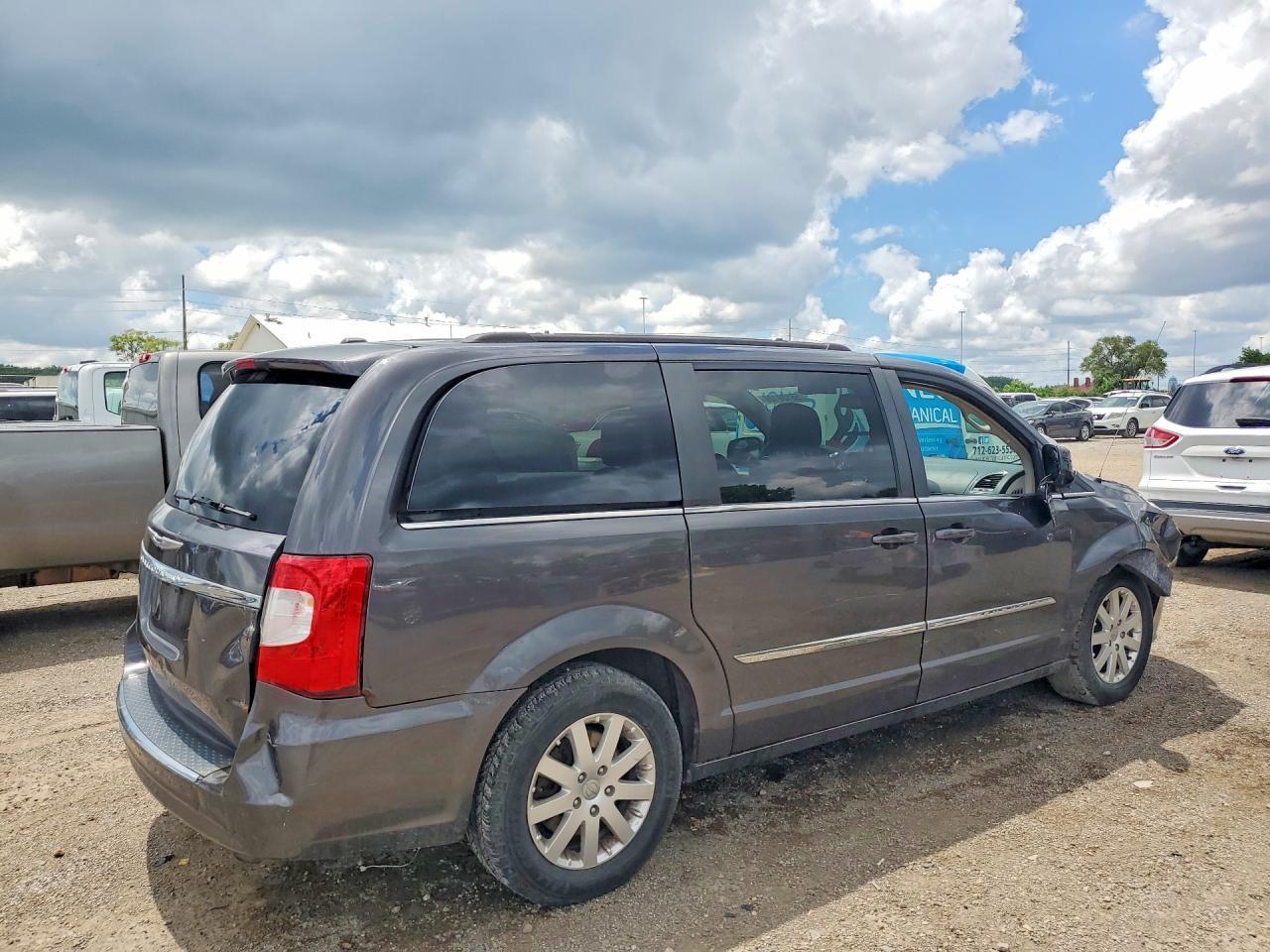 2015 Chrysler Town & Country Touring - Фото 3