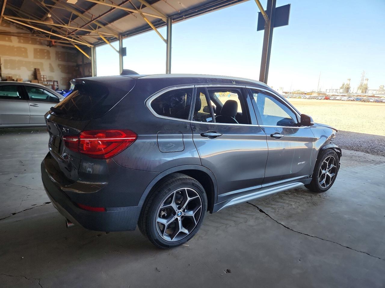 2017 BMW X1 xDrive28I - Фото 3