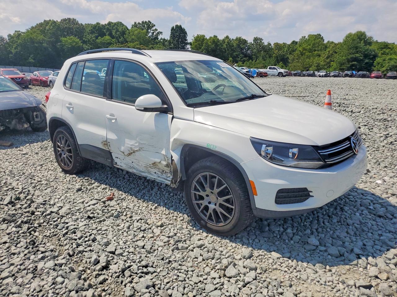 2018 Volkswagen Tiguan Limited - Image 4