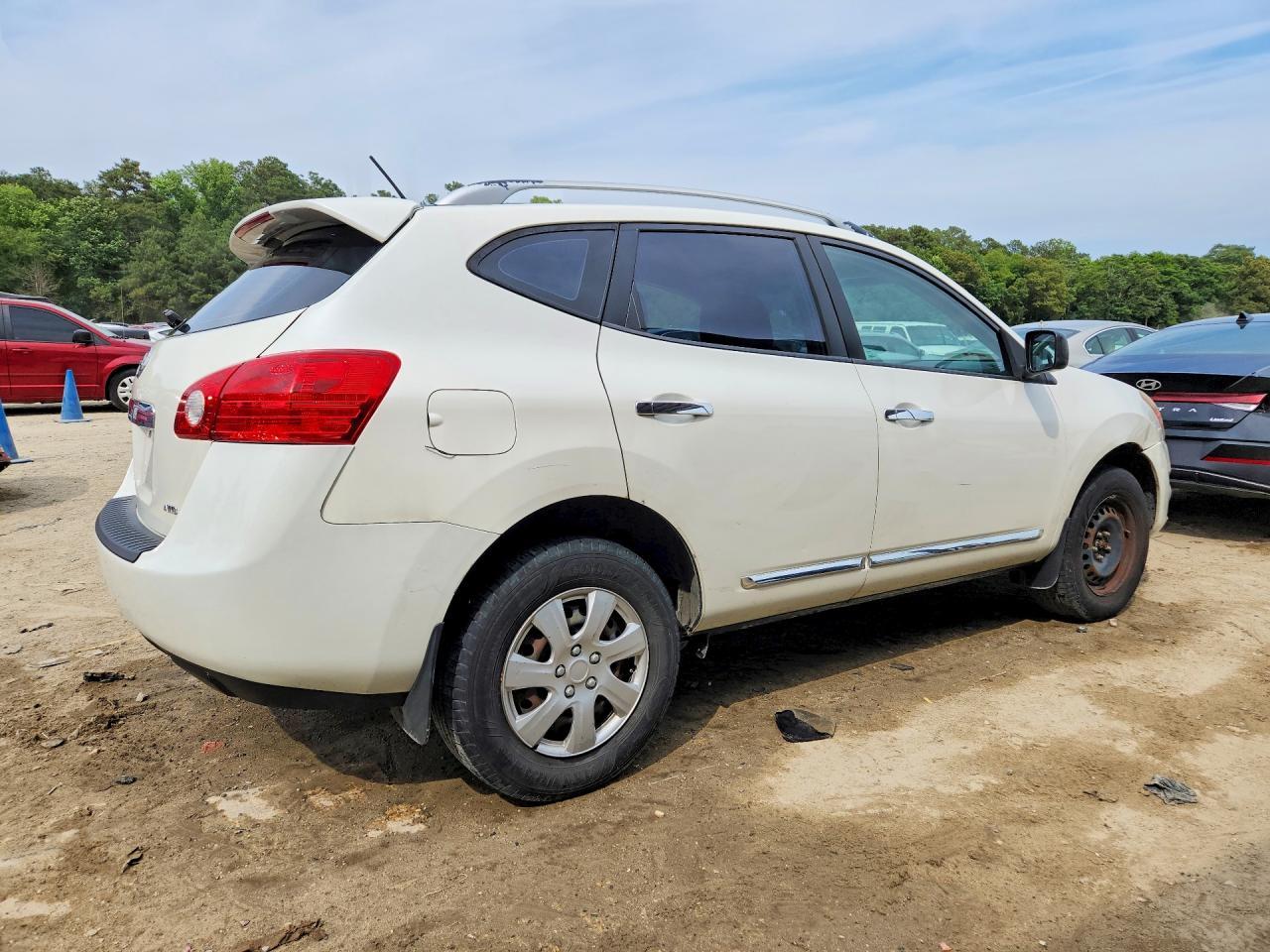 2014 Nissan Rogue Select S - Image 3