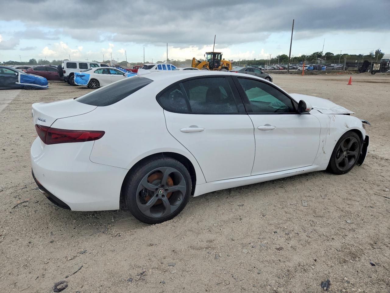2017 Alfa Romeo Giulia - Фото 3