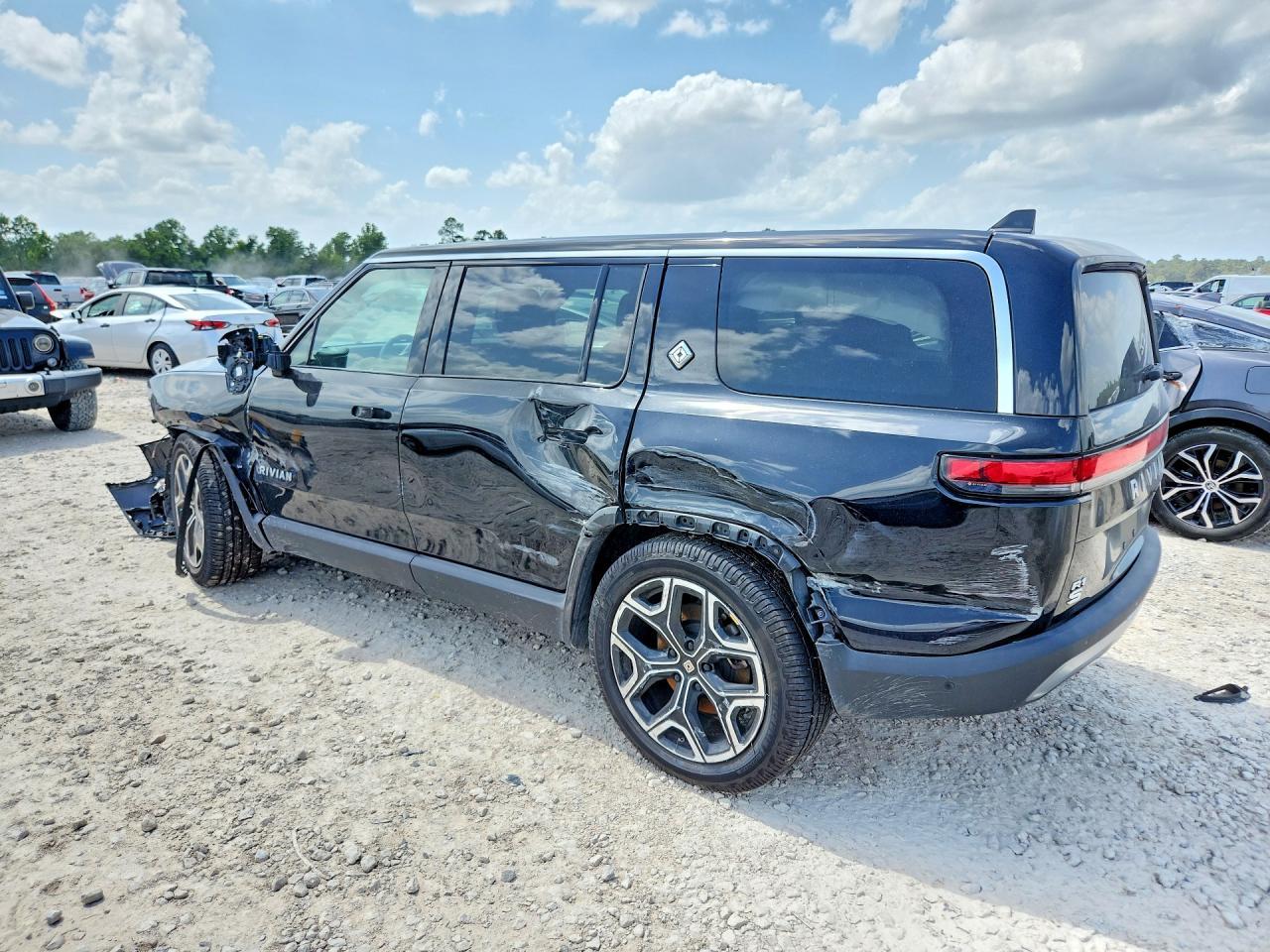 2024 Rivian R1S Adventure - Image 2