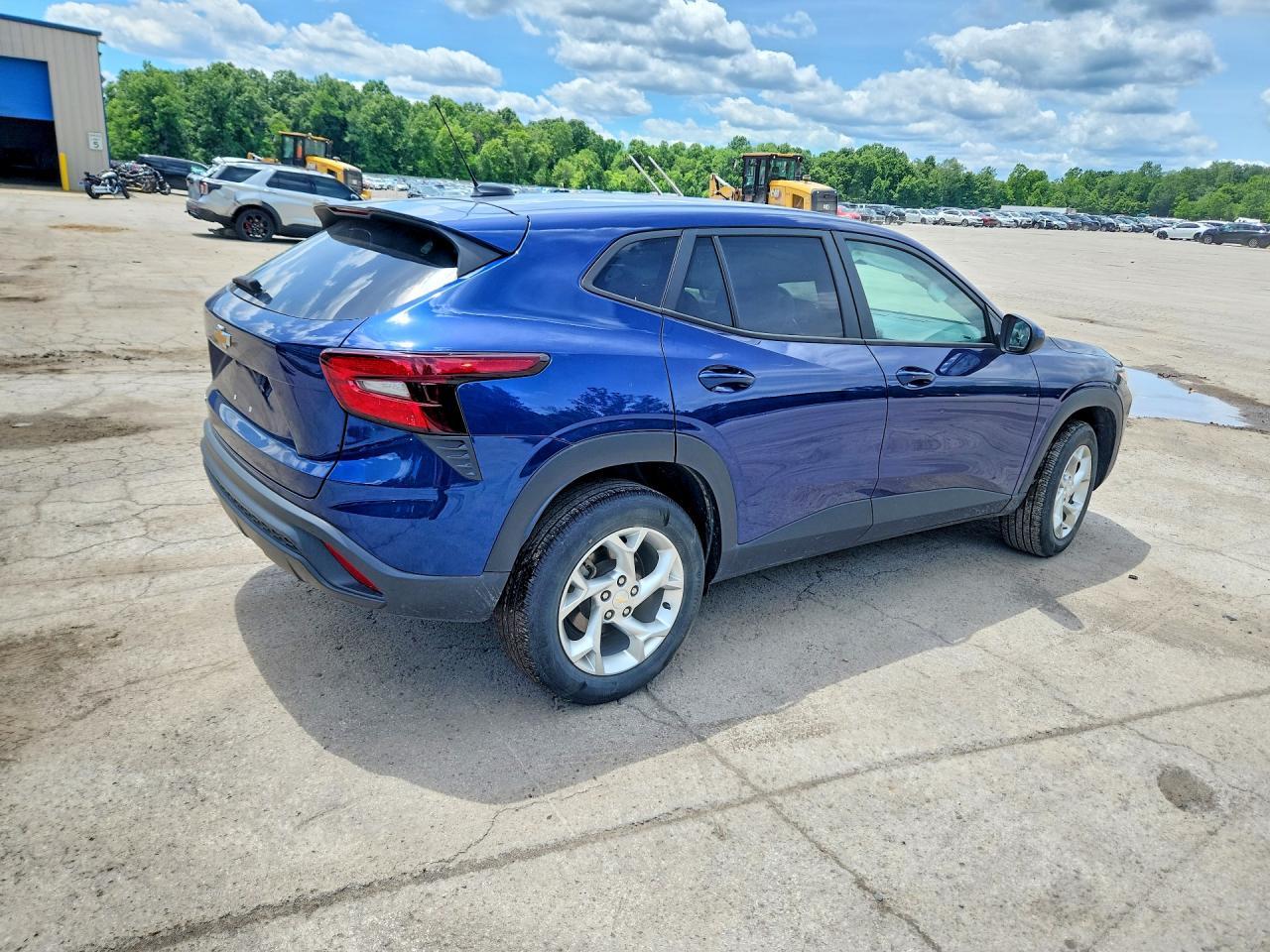 2024 Chevrolet Trax Ls - Image 3
