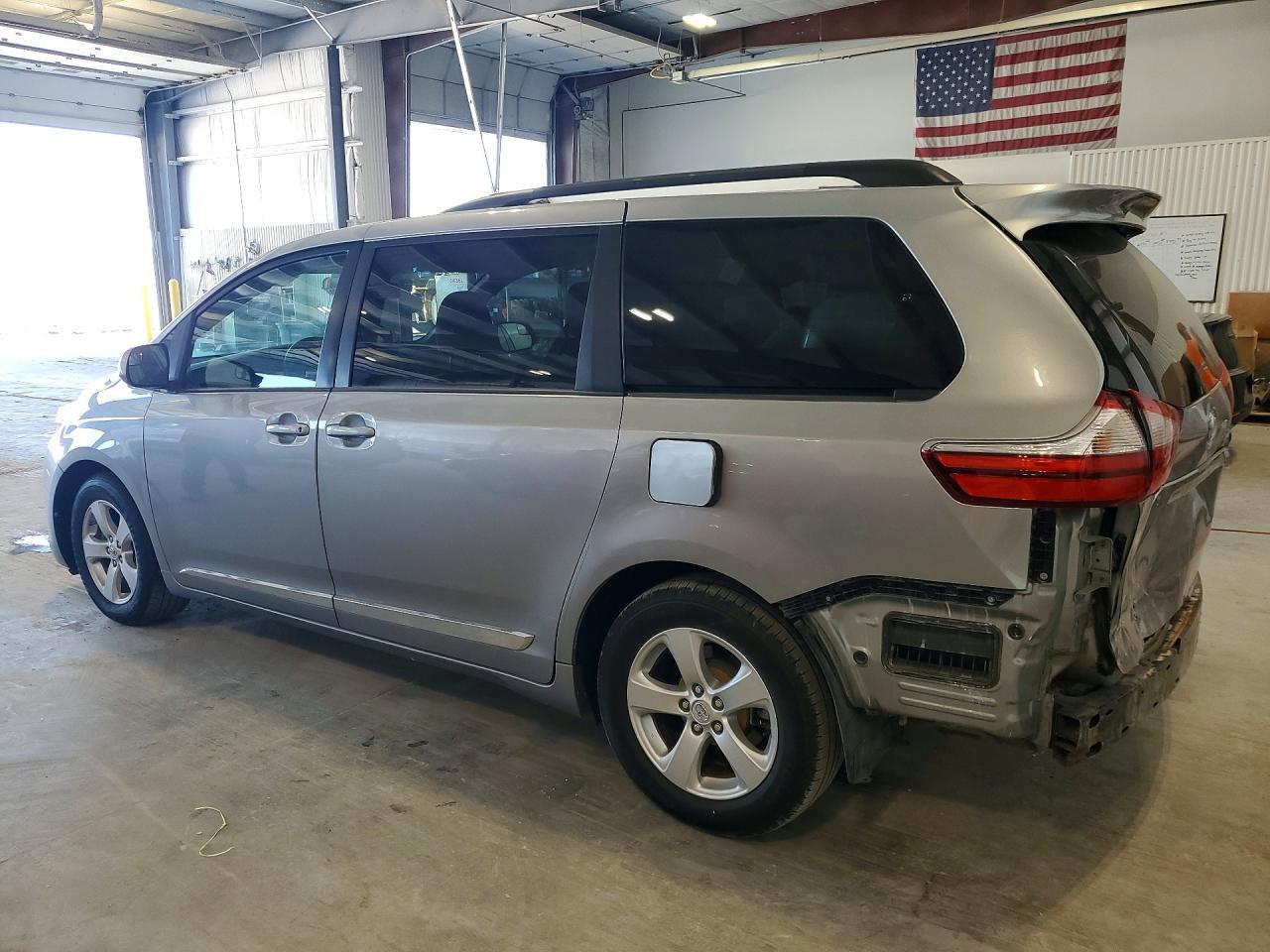 2015 Toyota Sienna Le - Фото 2