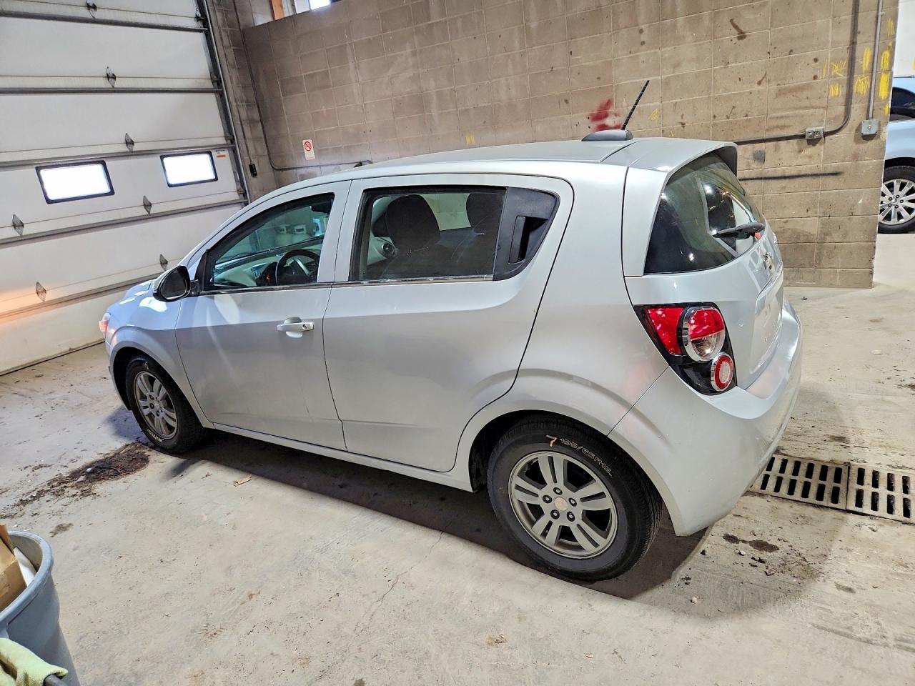 2016 Chevrolet Sonic Lt - Фото 2