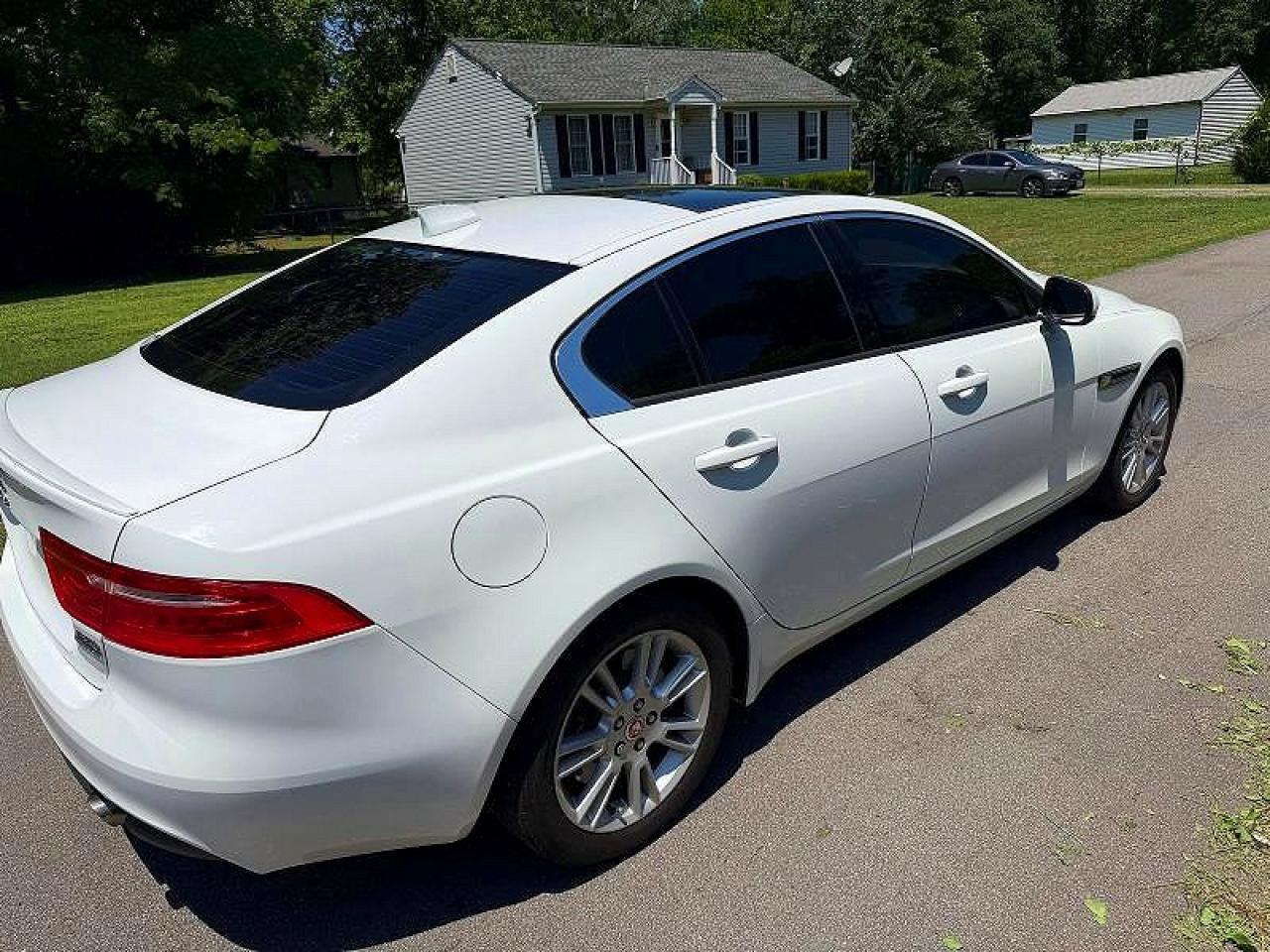 2018 Jaguar Xe Premium - Image 4