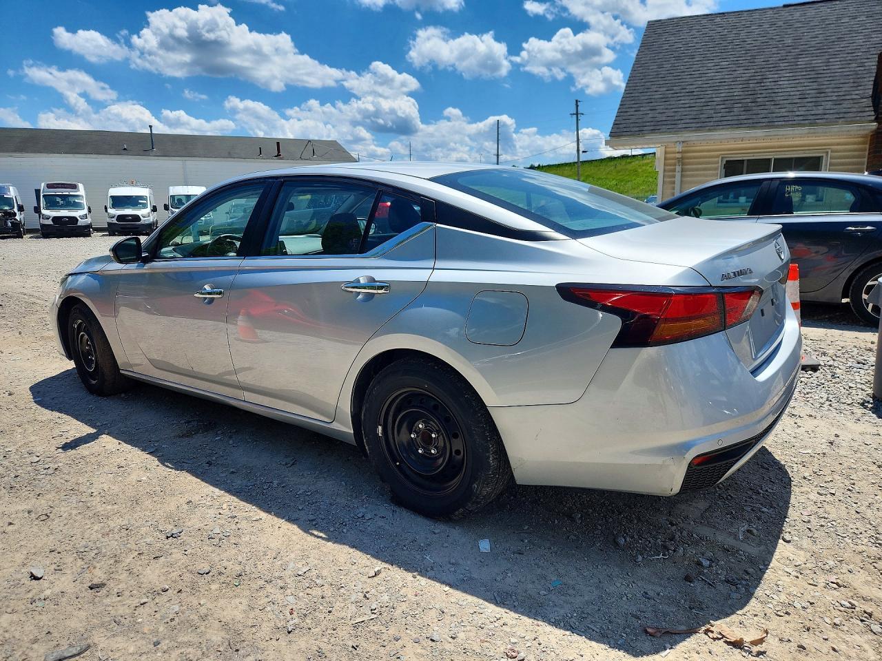 2023 Nissan Altima S - Фото 2