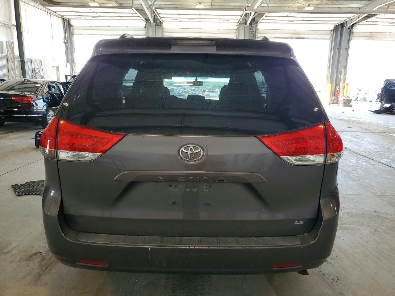 2011 Toyota Sienna Le - Фото 6