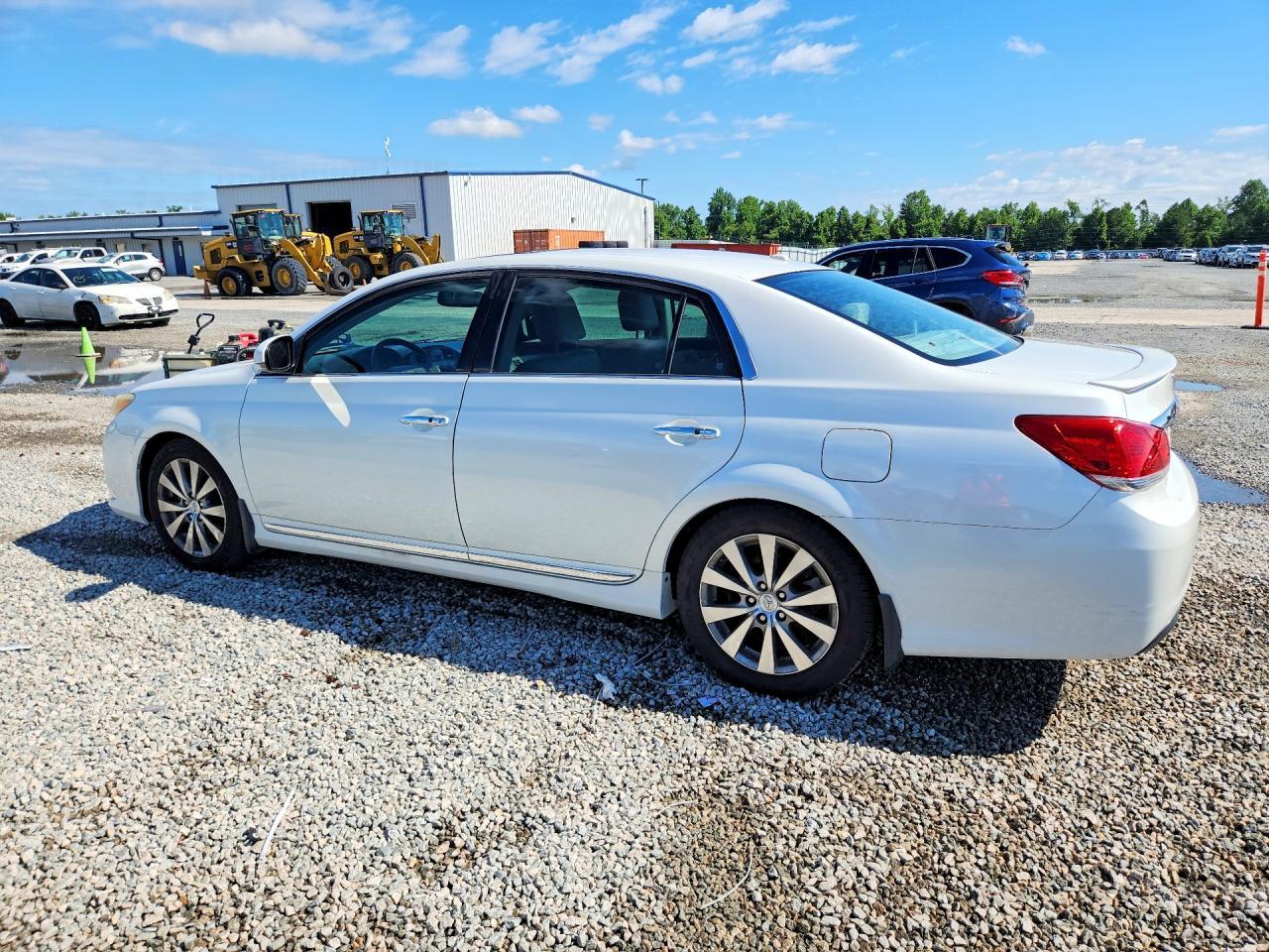 2012 Toyota Avalon Limited - Image 2