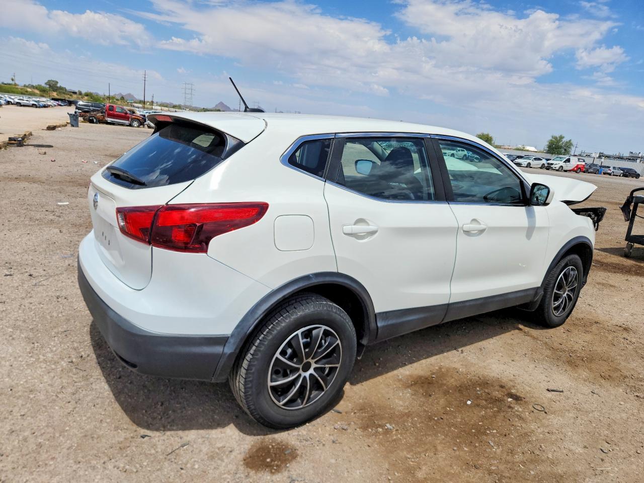 2019 Nissan Rogue Sport S - Фото 3