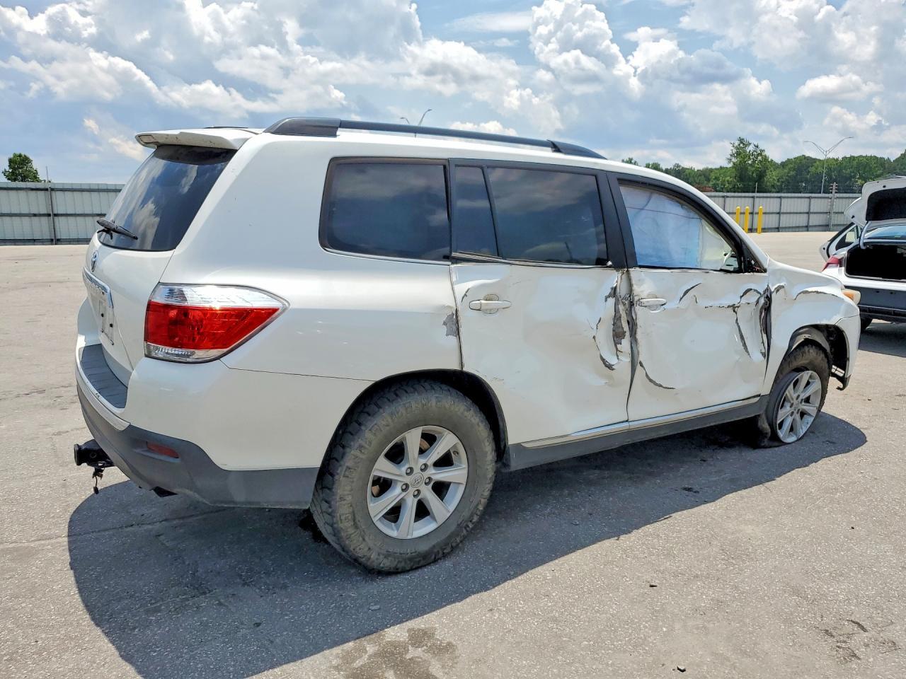 2013 Toyota Highlander Plus - Фото 3