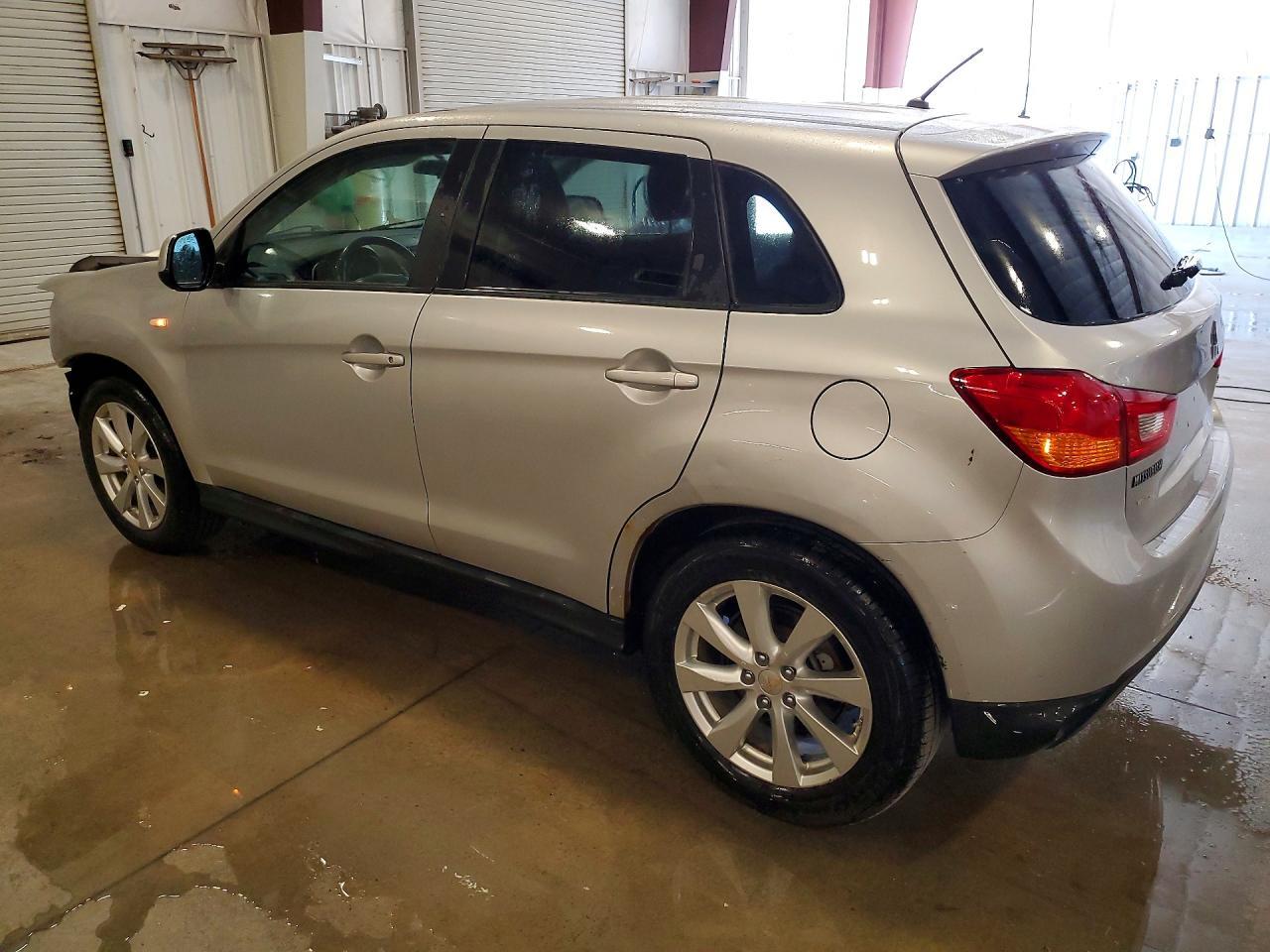 2013 Mitsubishi Outlander Sport Es - Image 2