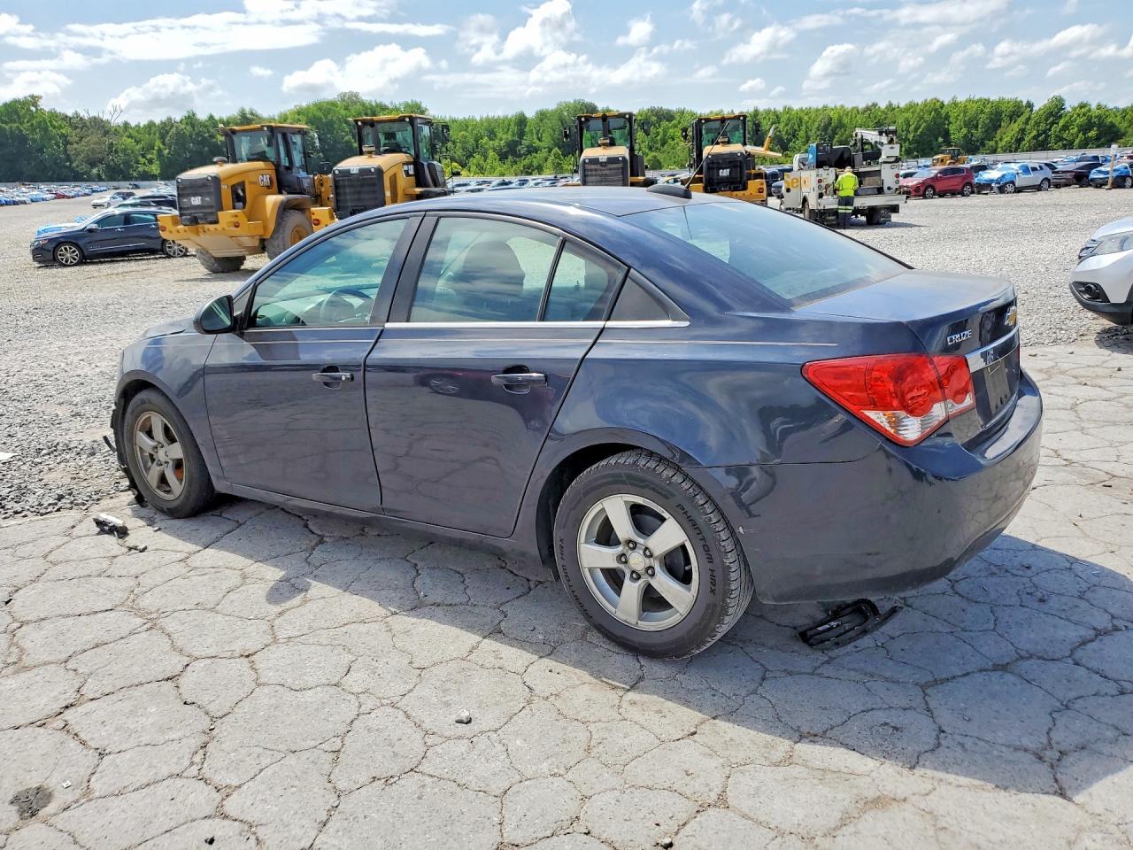 2015 Chevrolet Cruze Lt - Image 2