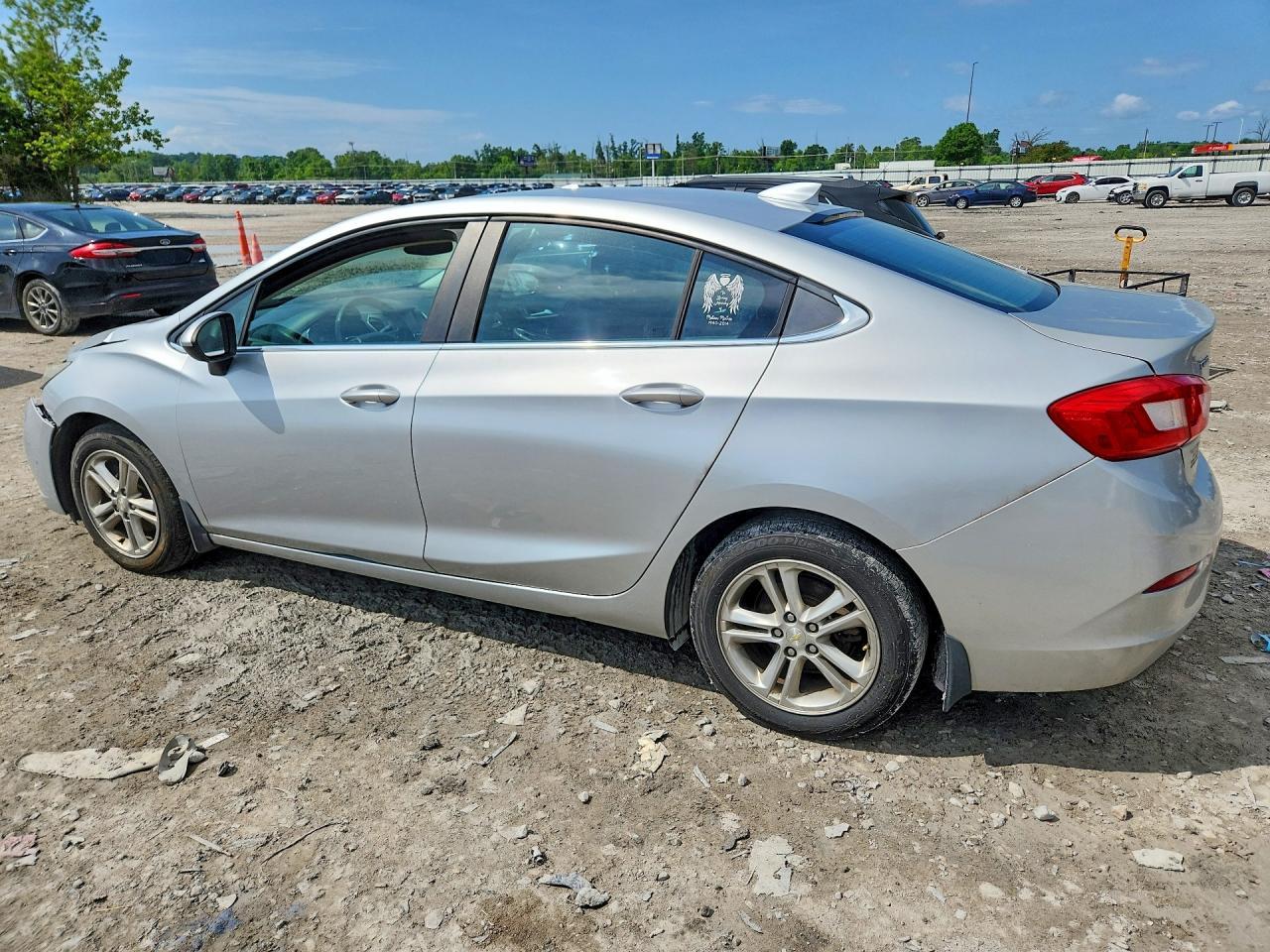 2017 Chevrolet Cruze Lt - Фото 2