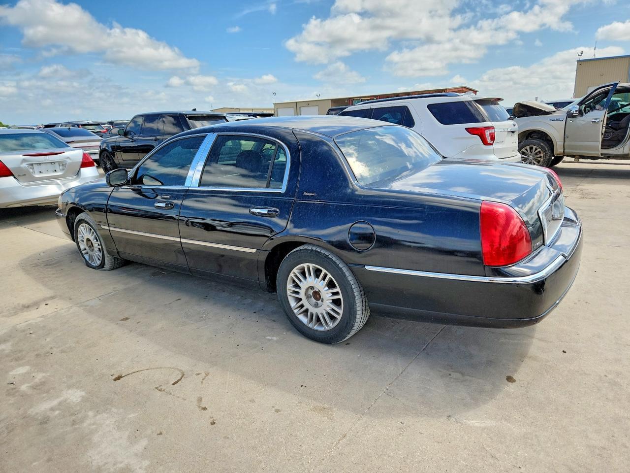 2006 Lincoln Town Car Designer - Фото 2