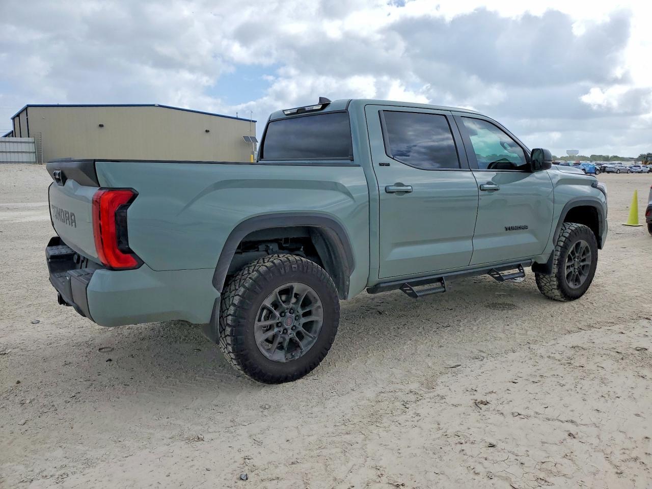 2024 Toyota Tundra Sr5 - Image 3